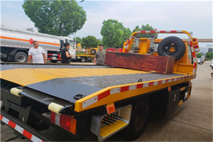 鄂城附近拖车电话号码服务